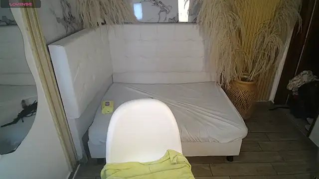 Snapshot of _Pamelamilf chatting on December 4, 6:49 pm Pamelamilf online show from December 4, 6:49 pm