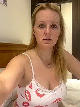 madamlillyrose online show from November 7, 10:59 am