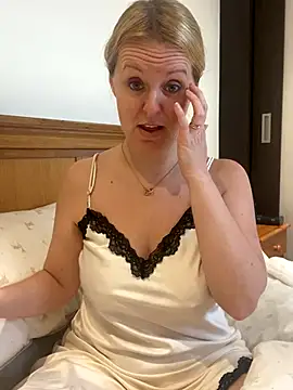 madamlillyrose online show from November 20, 8:36 am