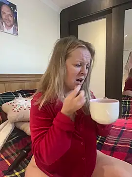 madamlillyrose online show from January 16, 9:13 am