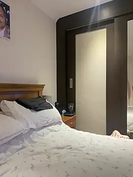 madamlillyrose online show from February 10, 8:40 am