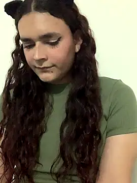 La-Gatiita-trans online show from December 5, 4:21 am