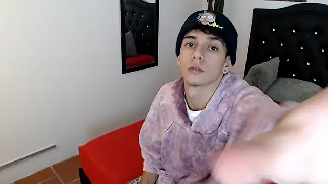 AmethystShadow17 online show from May 15, 3:46 am