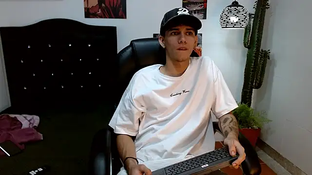 AmethystShadow17 online show from June 14, 4:14 am