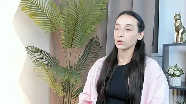 HayleySalahubdin online show from October 15, 4:07 pm