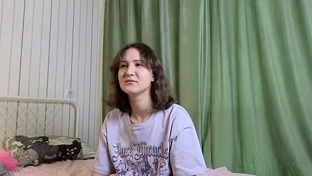 Snapshot of LeonidaMegill chatting on October 20, 9:10 am LeonidaMegill online show from October 20, 9:10 am