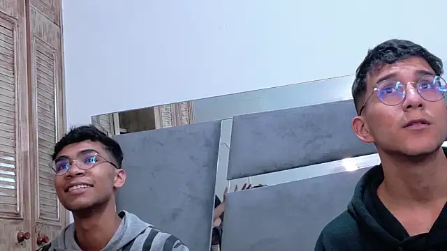 Desire4Duo online show from December 2, 1:50 pm