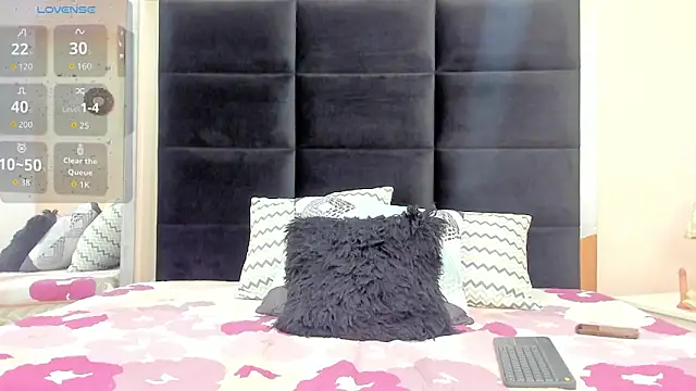 Snapshot of Cleo_Saunders chatting on October 15, 5:57 pm Cleo Saunders online show from October 15, 5:57 pm