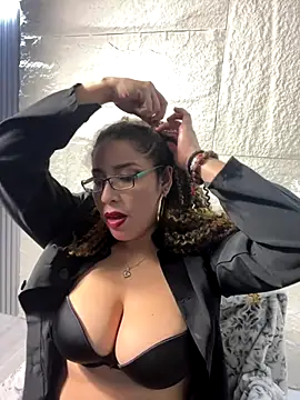 Snapshot of Yvonny27 chatting on November 1, 5:53 am Yvonny27 online show from November 1, 5:53 am