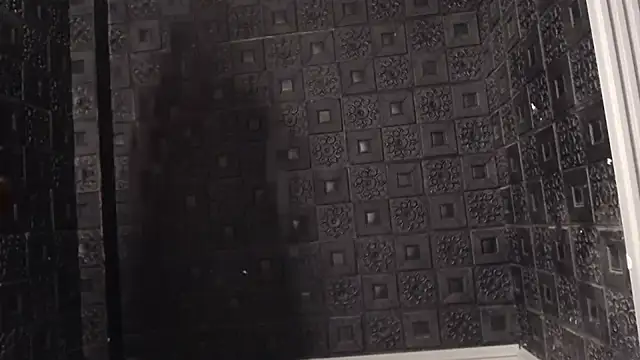 Snapshot of Yvonny27 chatting on November 17, 6:41 am Yvonny27 online show from November 17, 6:41 am