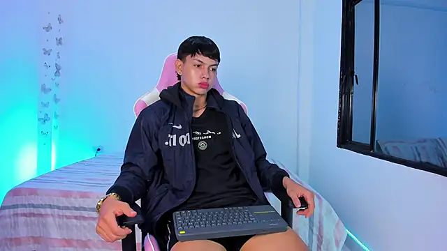 Axel Cody  online show from February 7, 11:14 am