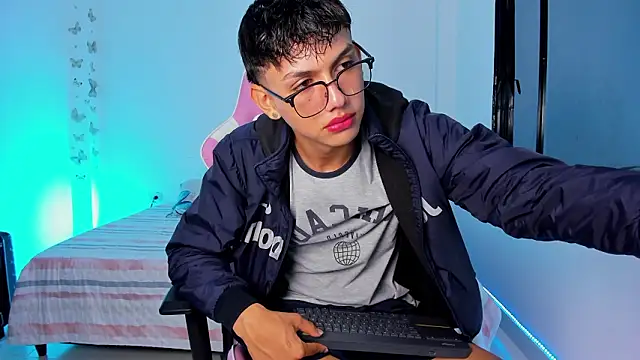 Snapshot of Axel_Cody_ chatting on February 11, 11:15 am Axel Cody online show from February 11, 11:15 am