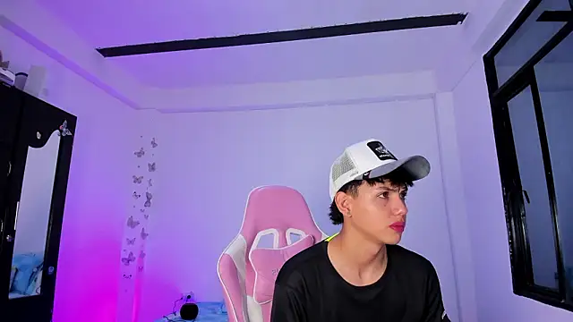 Snapshot of Axel_Cody_ chatting on March 1, 11:34 am Axel Cody online show from March 1, 11:34 am