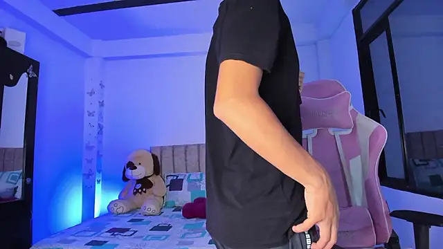 Snapshot of Axel_Cody_ chatting on March 21, 11:37 am Axel Cody online show from March 21, 11:37 am