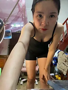 Snapshot of Listen-ly chatting on November 22, 4:00 am Listen-ly online show from November 22, 4:00 am