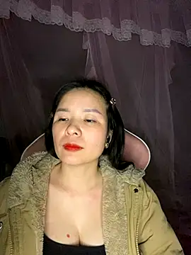 Snapshot of Listen-ly chatting on November 28, 2:53 pm Listen-ly online show from November 28, 2:53 pm