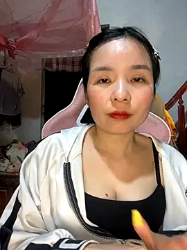 Snapshot of Listen-ly chatting on November 29, 1:25 pm Listen-ly online show from November 29, 1:25 pm