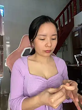 Snapshot of Listen-ly chatting on November 30, 4:16 am Listen-ly online show from November 30, 4:16 am