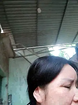 Snapshot of Listen-ly chatting on December 4, 6:23 am Listen-ly online show from December 4, 6:23 am