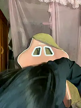 Snapshot of Listen-ly chatting on December 5, 4:03 pm Listen-ly online show from December 5, 4:03 pm