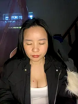 Snapshot of Listen-ly chatting on December 14, 3:23 am Listen-ly online show from December 14, 3:23 am