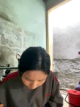 Snapshot of Listen-ly chatting on December 15, 6:17 am Listen-ly online show from December 15, 6:17 am