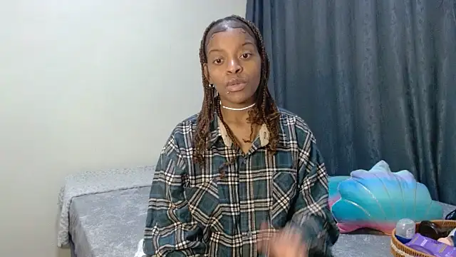 Snapshot of fifiqueen25 chatting on March 23, 7:45 am fifiqueen25 online show from March 23, 7:45 am