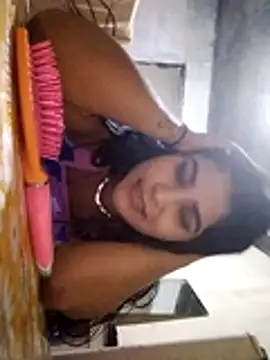 Snapshot of angie_hott chatting on December 19, 12:12 pm angie hott online show from December 19, 12:12 pm