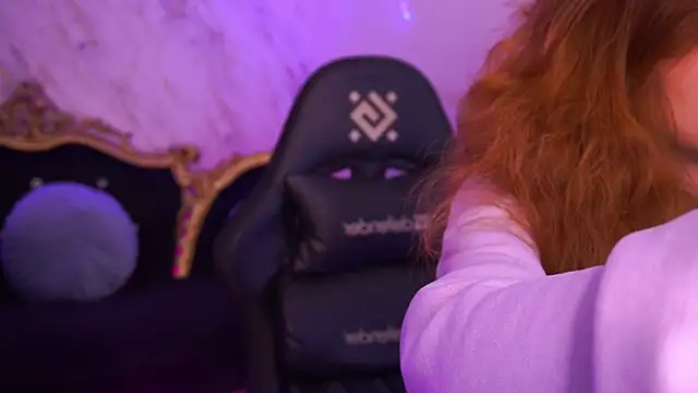 CuteeFoxy online show from December 19, 2:24 pm