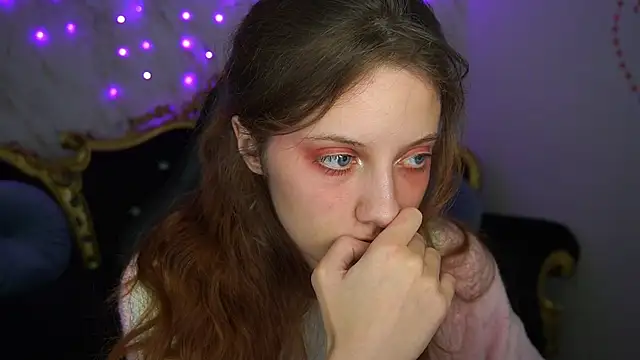 Snapshot of CuteeFoxy chatting on February 25, 2:27 pm CuteeFoxy online show from February 25, 2:27 pm