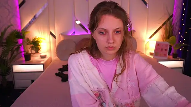 Snapshot of CuteeFoxy chatting on March 13, 1:51 pm CuteeFoxy online show from March 13, 1:51 pm