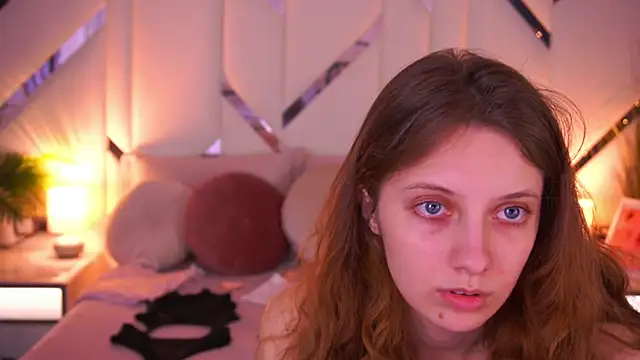 Snapshot of CuteeFoxy chatting on March 16, 2:10 pm CuteeFoxy online show from March 16, 2:10 pm