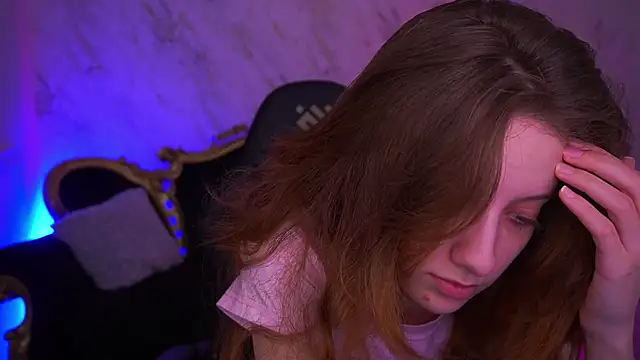 Snapshot of CuteeFoxy chatting on March 27, 1:44 pm CuteeFoxy online show from March 27, 1:44 pm