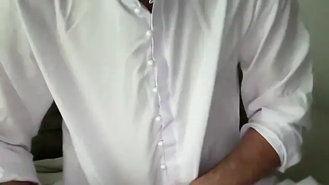 Snapshot of yournextguy chatting on June 29, 9:48 am yournextguy online show from June 29, 9:48 am