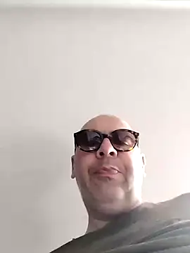 Snapshot of nicolaspgarnier chatting on March 7, 10:34 am nicolaspgarnier online show from March 7, 10:34 am