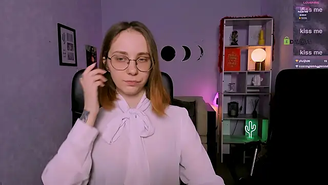 Snapshot of evalora_vei chatting on March 5, 2:35 pm evalora vei online show from March 5, 2:35 pm