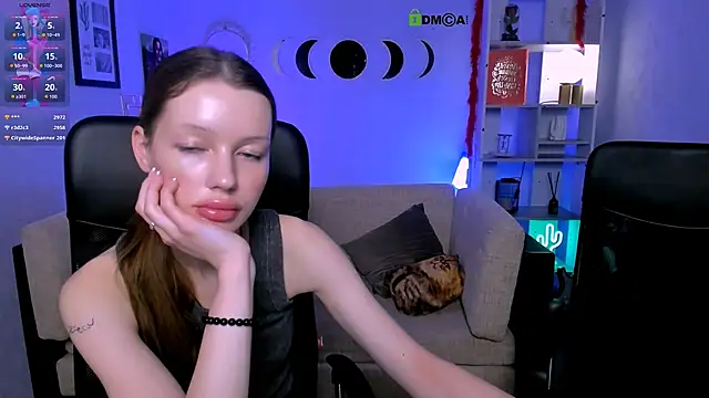 Snapshot of evalora_vei chatting on March 8, 2:04 am evalora vei online show from March 8, 2:04 am