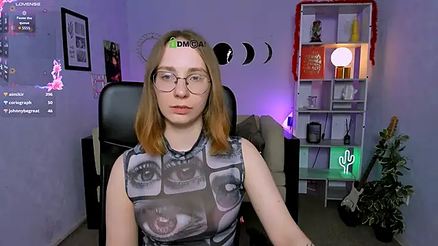 Snapshot of evalora_vei chatting on March 11, 1:17 pm evalora vei online show from March 11, 1:17 pm