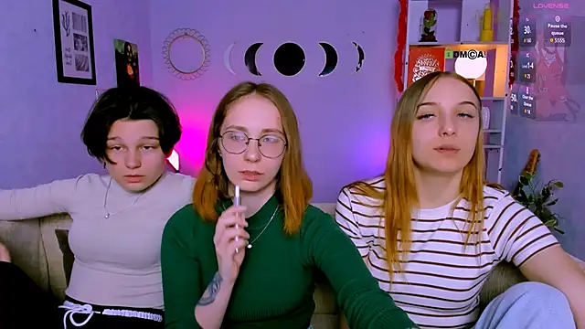 Snapshot of evalora_vei chatting on March 19, 1:15 pm evalora vei online show from March 19, 1:15 pm