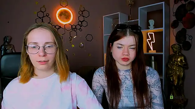 Snapshot of evalora_vei chatting on March 27, 1:33 pm evalora vei online show from March 27, 1:33 pm