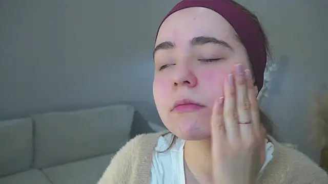 Snapshot of AdelineToon chatting on October 20, 3:29 am AdelineToon online show from October 20, 3:29 am