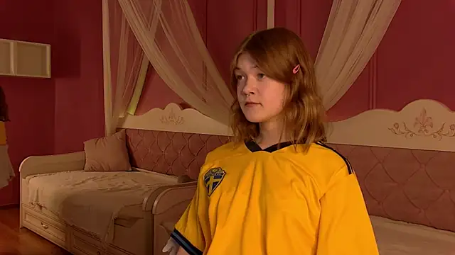 Snapshot of AllyBond chatting on October 19, 4:18 pm AllyBond online show from October 19, 4:18 pm