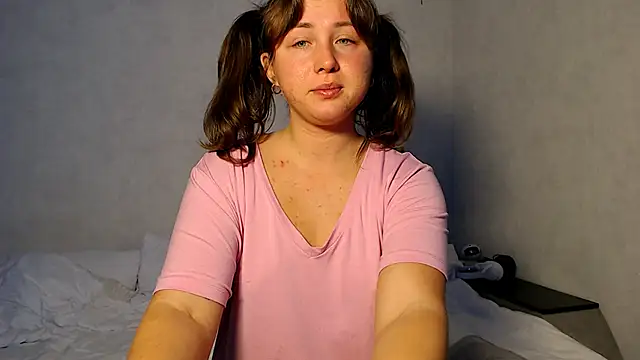 Snapshot of Vivi__Nova chatting on October 16, 10:27 am Vivi Nova online show from October 16, 10:27 am
