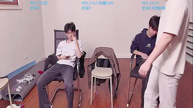Snapshot of tyboys chatting on October 15, 8:25 am tyboys online show from October 15, 8:25 am