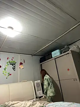 Snapshot of noe-00 chatting on October 19, 2:07 pm noe-00 online show from October 19, 2:07 pm