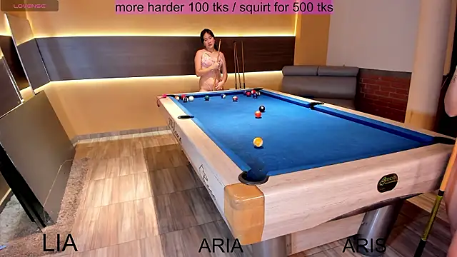 Glamorous Giirlss online show from February 5, 1:05 pm