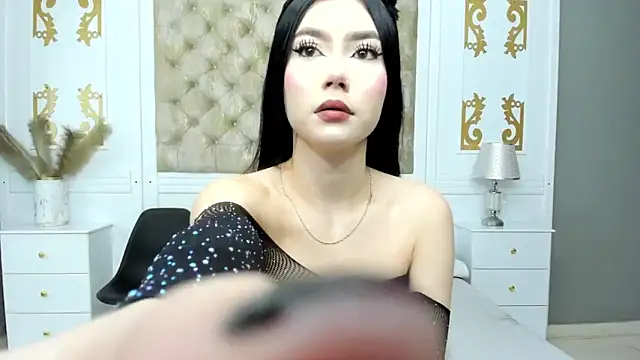 BellaDalthon online show from October 27, 11:25 am