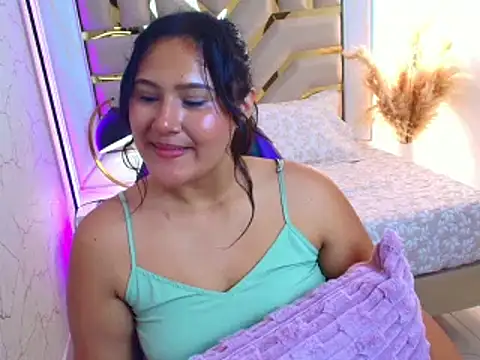 luna jonezz online show from October 21, 1:56 pm