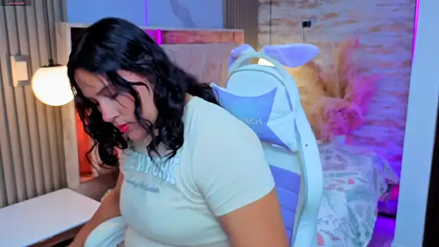 luna jonezz online show from November 14, 11:20 am