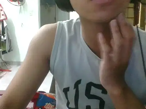 Snapshot of kave2033 chatting on October 16, 2:29 pm kave2033 online show from October 16, 2:29 pm